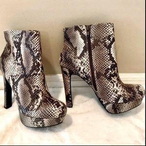 NEW Mossimo snakeskin high heel platform zipper boots 6.5